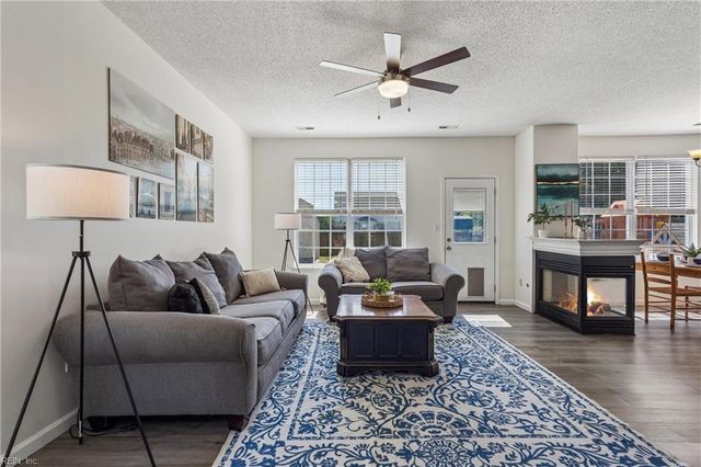 40 Sherry Dell DR, Hampton, VA 23666