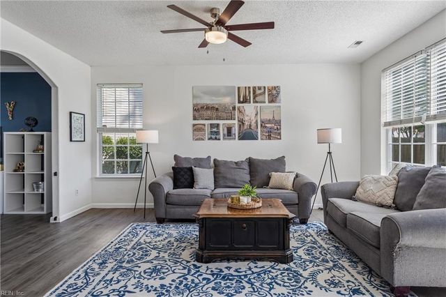 40 Sherry Dell DR, Hampton, VA 23666