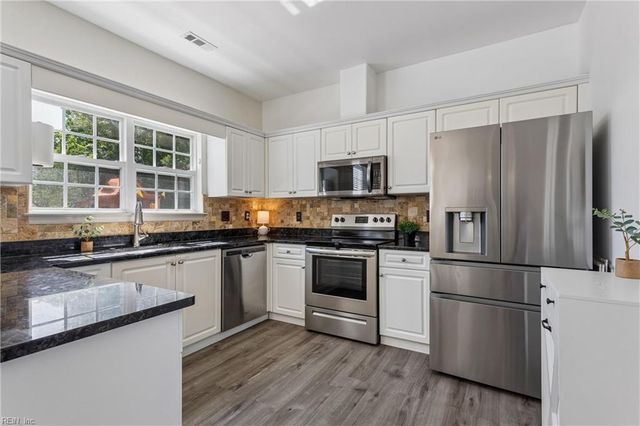 40 Sherry Dell DR, Hampton, VA 23666