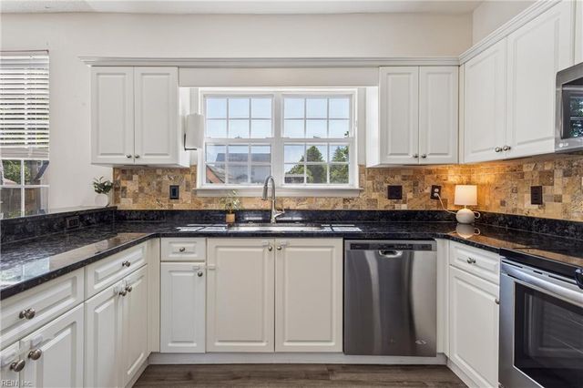 40 Sherry Dell DR, Hampton, VA 23666