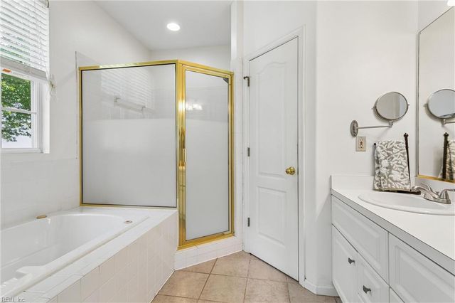 40 Sherry Dell DR, Hampton, VA 23666