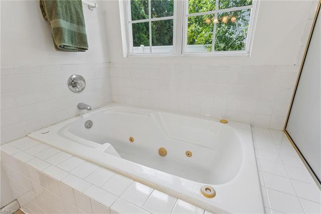 40 Sherry Dell DR, Hampton, VA 23666