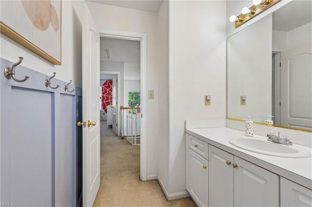 40 Sherry Dell DR, Hampton, VA 23666