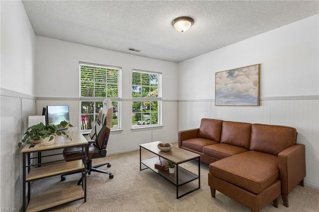 40 Sherry Dell DR, Hampton, VA 23666