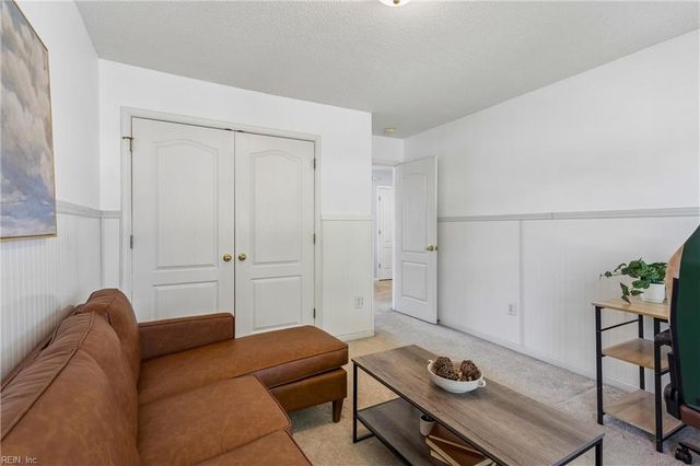 40 Sherry Dell DR, Hampton, VA 23666