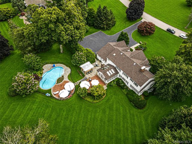 15 Dogwood Hill, Brookville, NY 11545