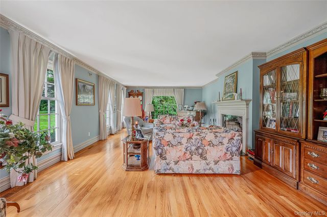 15 Dogwood Hill, Brookville, NY 11545