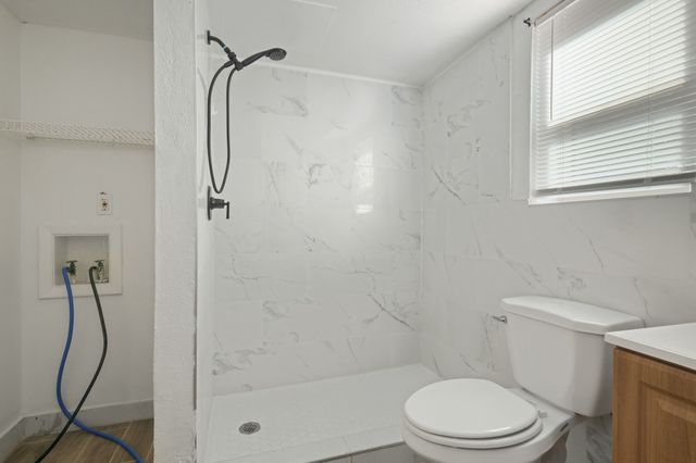 308 College Street B, Arlington, TX 76010