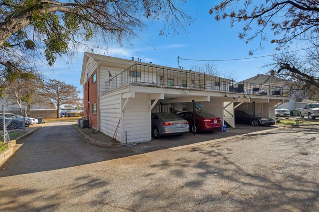 308 College Street B, Arlington, TX 76010