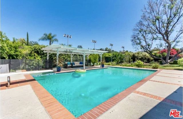 4678 White Oak Avenue, Los Angeles, CA 91316