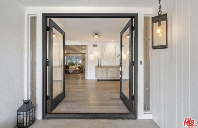 4678 White Oak Avenue, Los Angeles, CA 91316