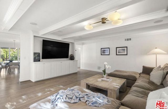 4678 White Oak Avenue, Los Angeles, CA 91316