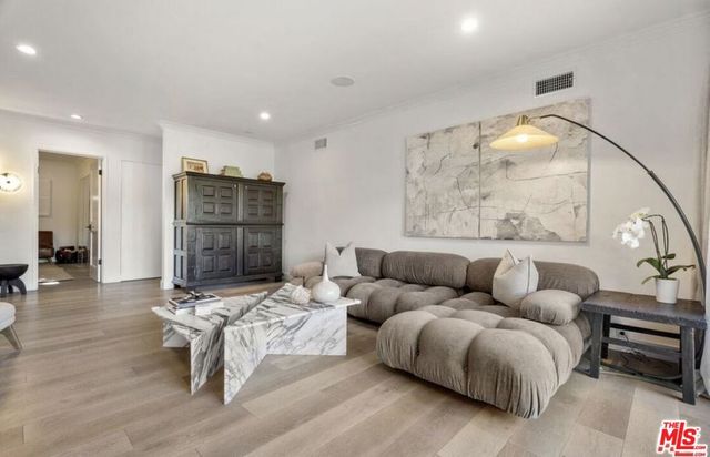 4678 White Oak Avenue, Los Angeles, CA 91316