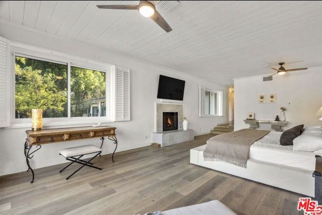 4678 White Oak Avenue, Los Angeles, CA 91316
