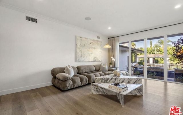 4678 White Oak Avenue, Los Angeles, CA 91316