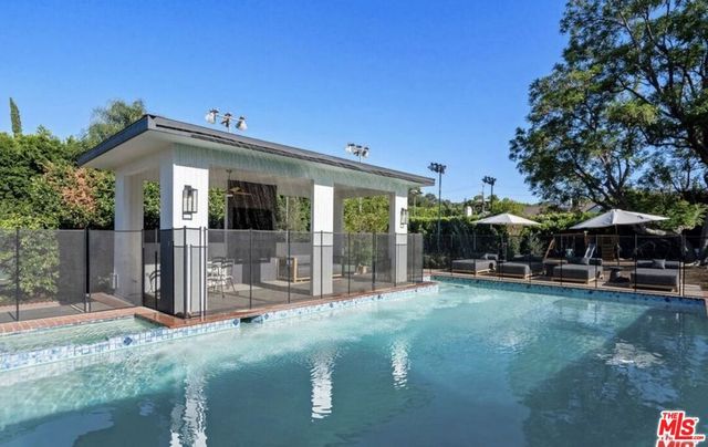 4678 White Oak Avenue, Los Angeles, CA 91316