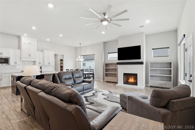 13023 S Birch Street, Jenks, OK 74037