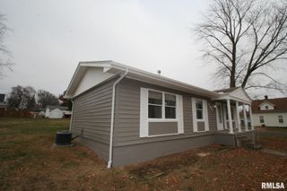 306 E MADISON Street, Mackinaw, IL 61755