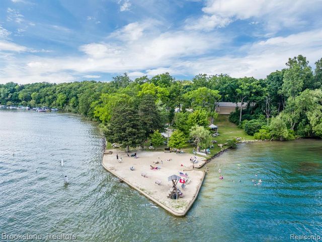 3622 Elder Road, West Bloomfield, MI 48324