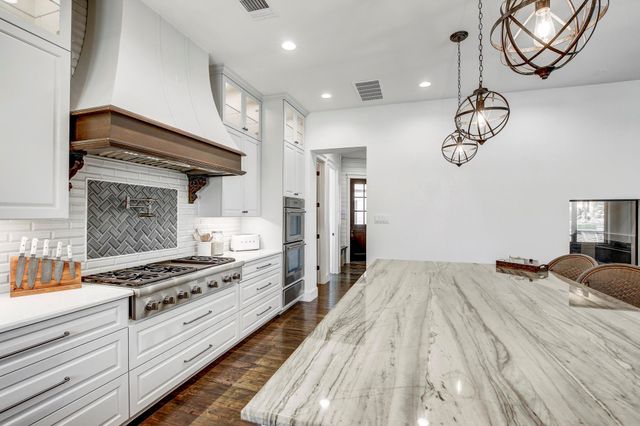 102 Canyon Turn TRL, Austin, TX 78734