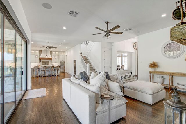 102 Canyon Turn TRL, Austin, TX 78734