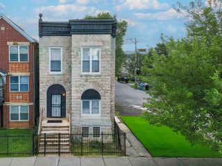 209 S Albany Avenue, Chicago, IL 60612