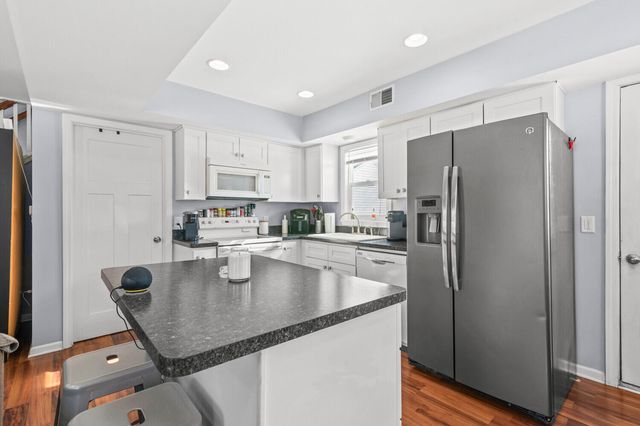 34101 Harlowshire Street, Farmington Hills, MI 48335