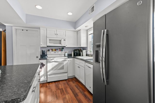 34101 Harlowshire Street, Farmington Hills, MI 48335