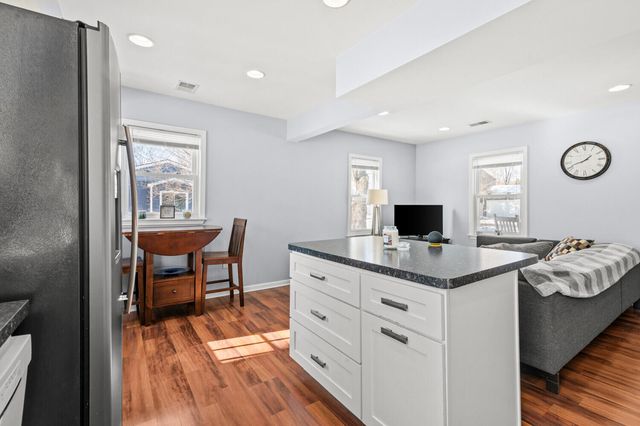 34101 Harlowshire Street, Farmington Hills, MI 48335