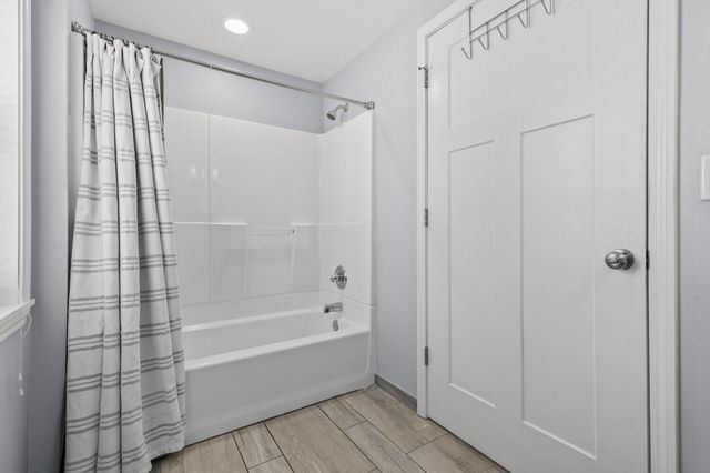 34101 Harlowshire Street, Farmington Hills, MI 48335