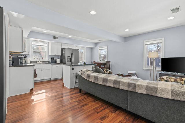 34101 Harlowshire Street, Farmington Hills, MI 48335