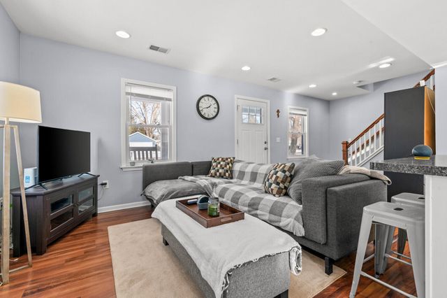 34101 Harlowshire Street, Farmington Hills, MI 48335