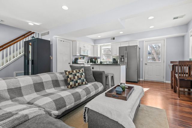 34101 Harlowshire Street, Farmington Hills, MI 48335