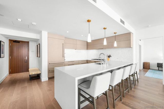 888 W E St 2306, San Diego, CA 92101