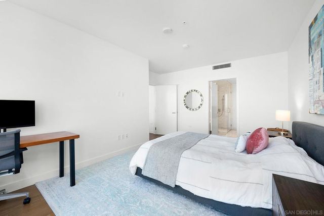 888 W E St 2306, San Diego, CA 92101