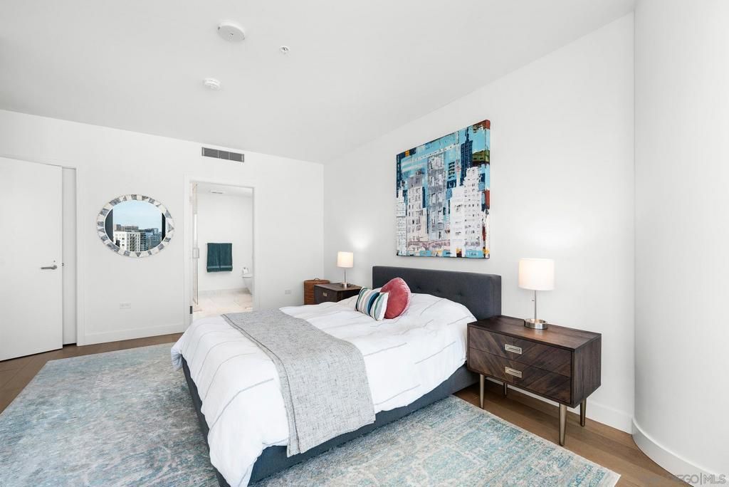 Image 21 of property listing at 888 W E St 2306, San Diego, CA 92101