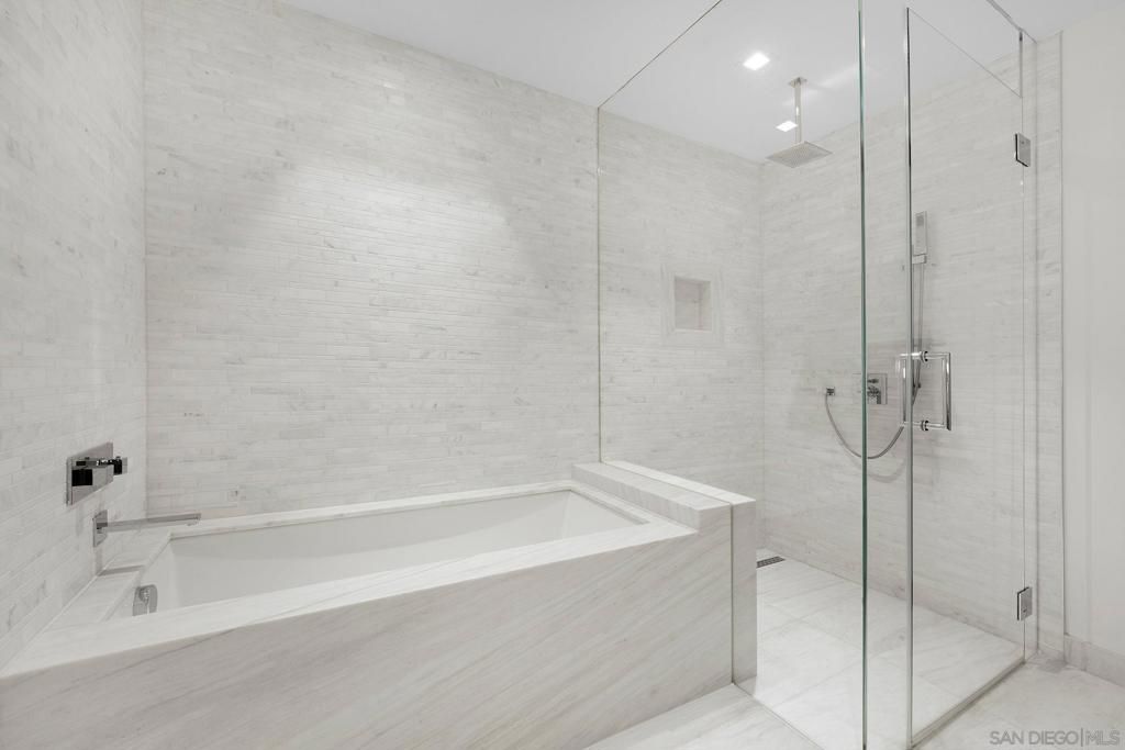 Image 24 of property listing at 888 W E St 2306, San Diego, CA 92101