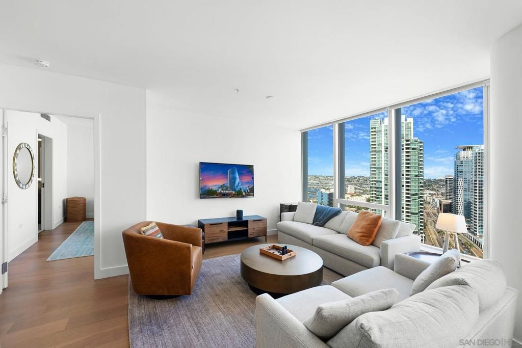 Image 3 of property listing at 888 W E St 2306, San Diego, CA 92101