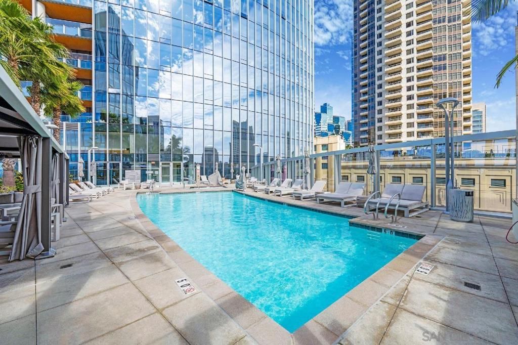 Image 39 of property listing at 888 W E St 2306, San Diego, CA 92101