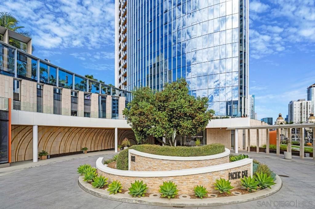 Image 50 of property listing at 888 W E St 2306, San Diego, CA 92101