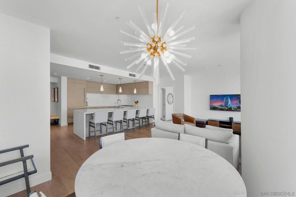 Image 8 of property listing at 888 W E St 2306, San Diego, CA 92101