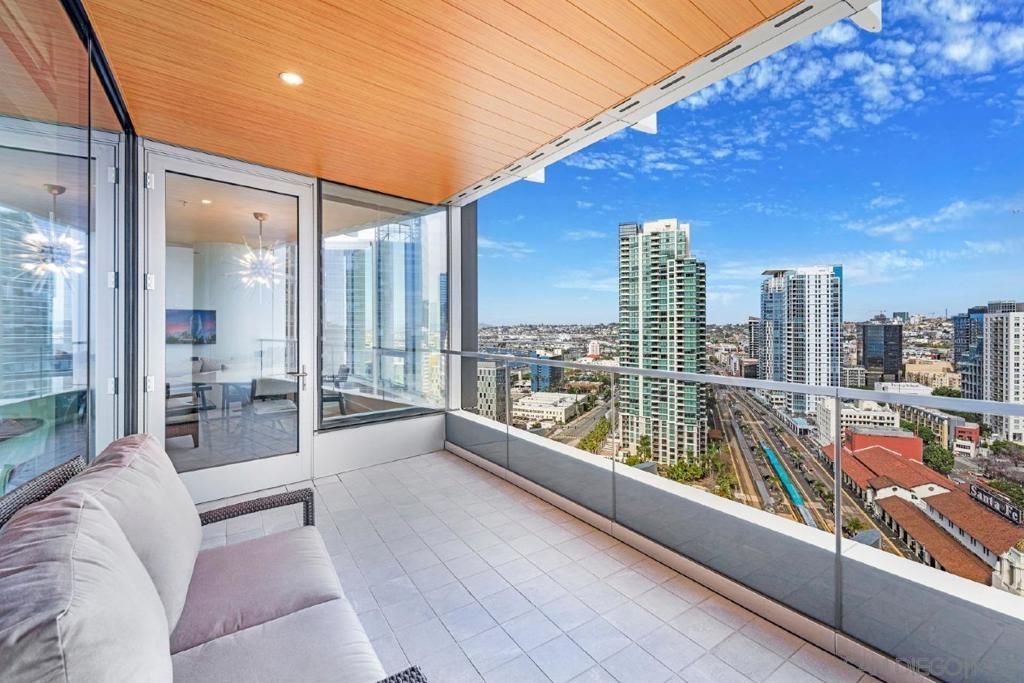 Image 9 of property listing at 888 W E St 2306, San Diego, CA 92101