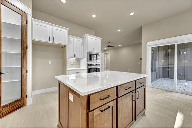 26 Whithorn Circle, Bella Vista, AR 72715