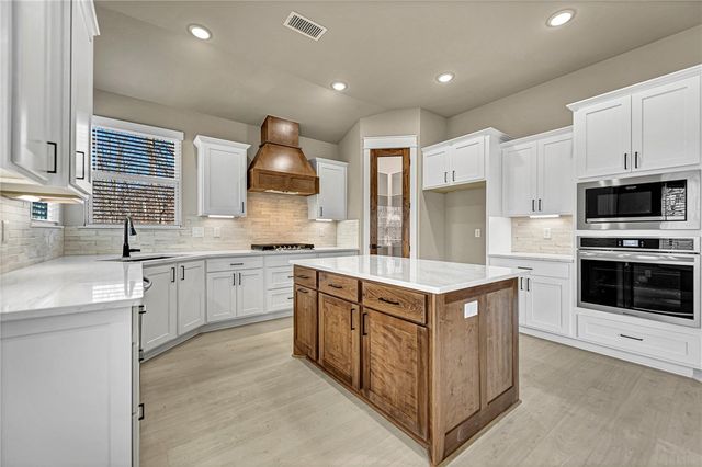 26 Whithorn Circle, Bella Vista, AR 72715