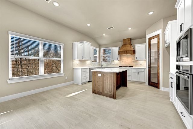 26 Whithorn Circle, Bella Vista, AR 72715