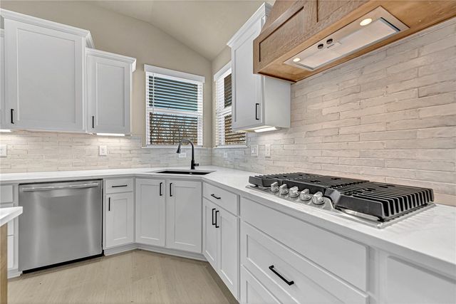 26 Whithorn Circle, Bella Vista, AR 72715