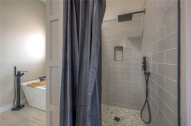 21811 W 51st Street, Shawnee, KS 66226