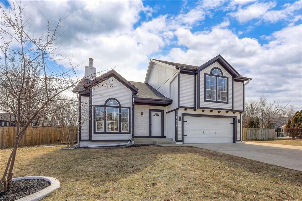 21811 W 51st Street, Shawnee, KS 66226