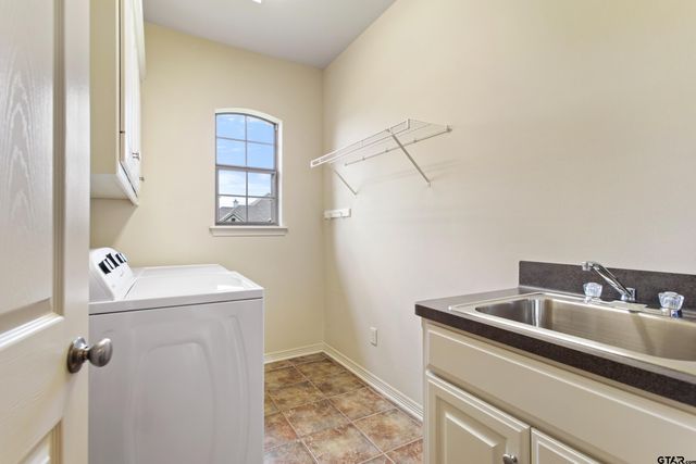 518 Susie, Chandler, TX 75758