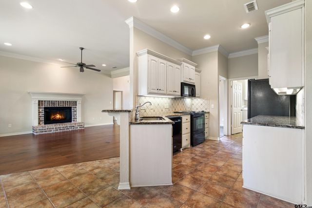 518 Susie, Chandler, TX 75758